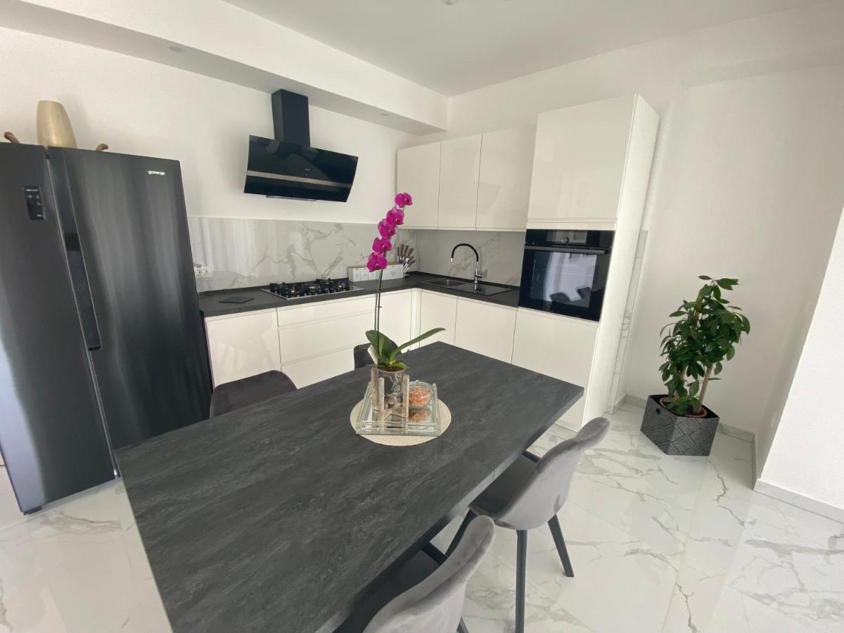 Žuljana Holiday House Canis מראה חיצוני תמונה